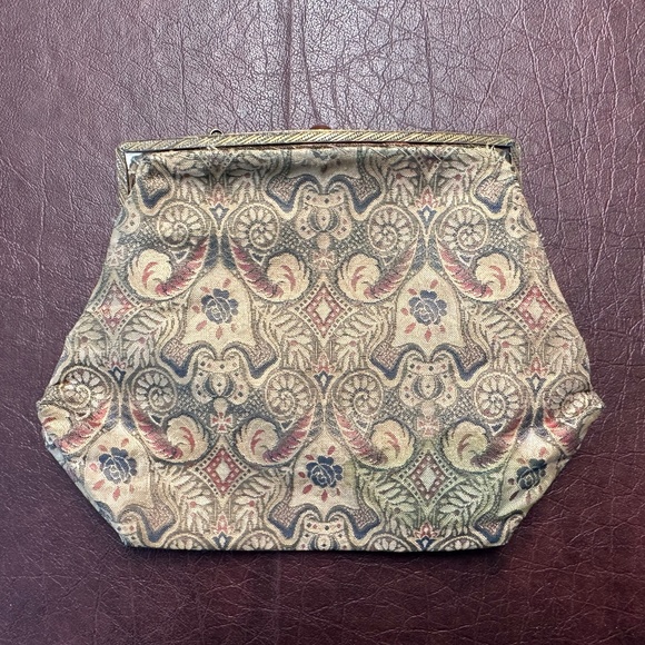 Source Unknown Handbags - Vintage Beige/cream tapestry clutch handbag.